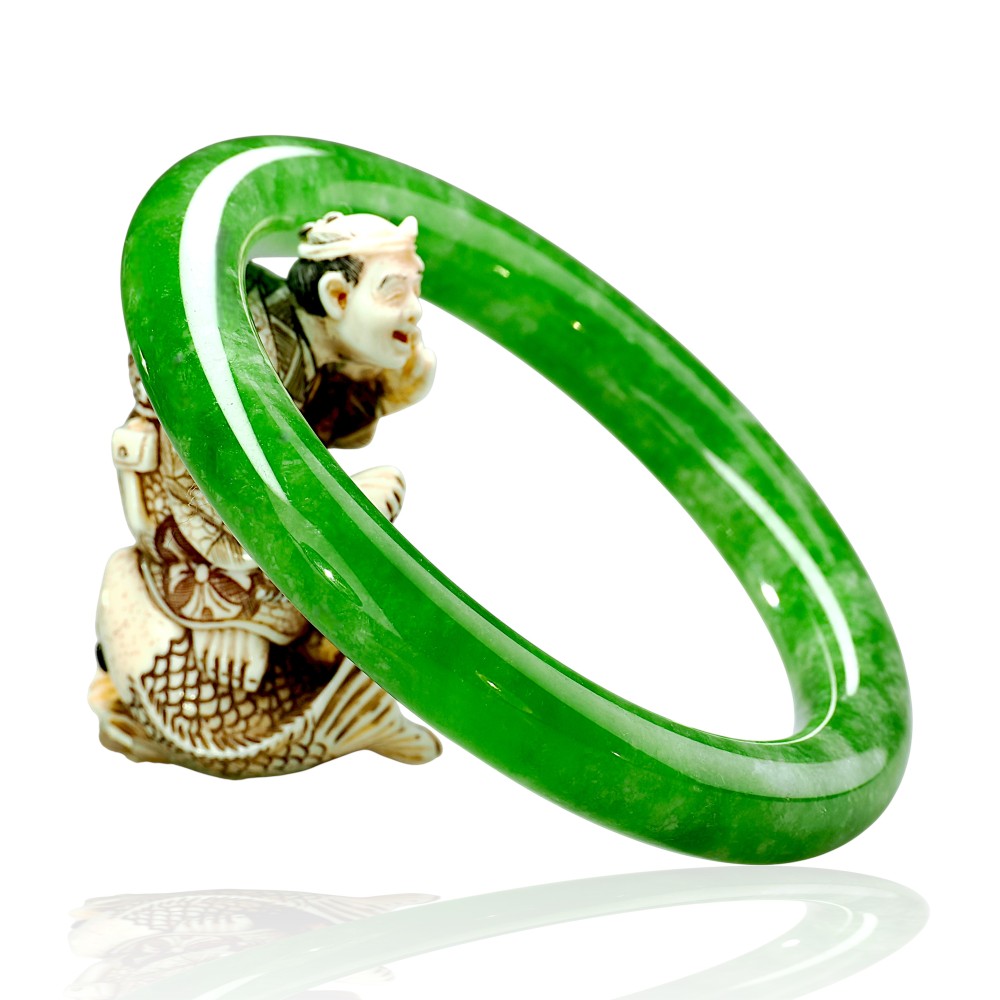 Solid Green Jade Bangle with Inner Diameter 60 to 80 mm