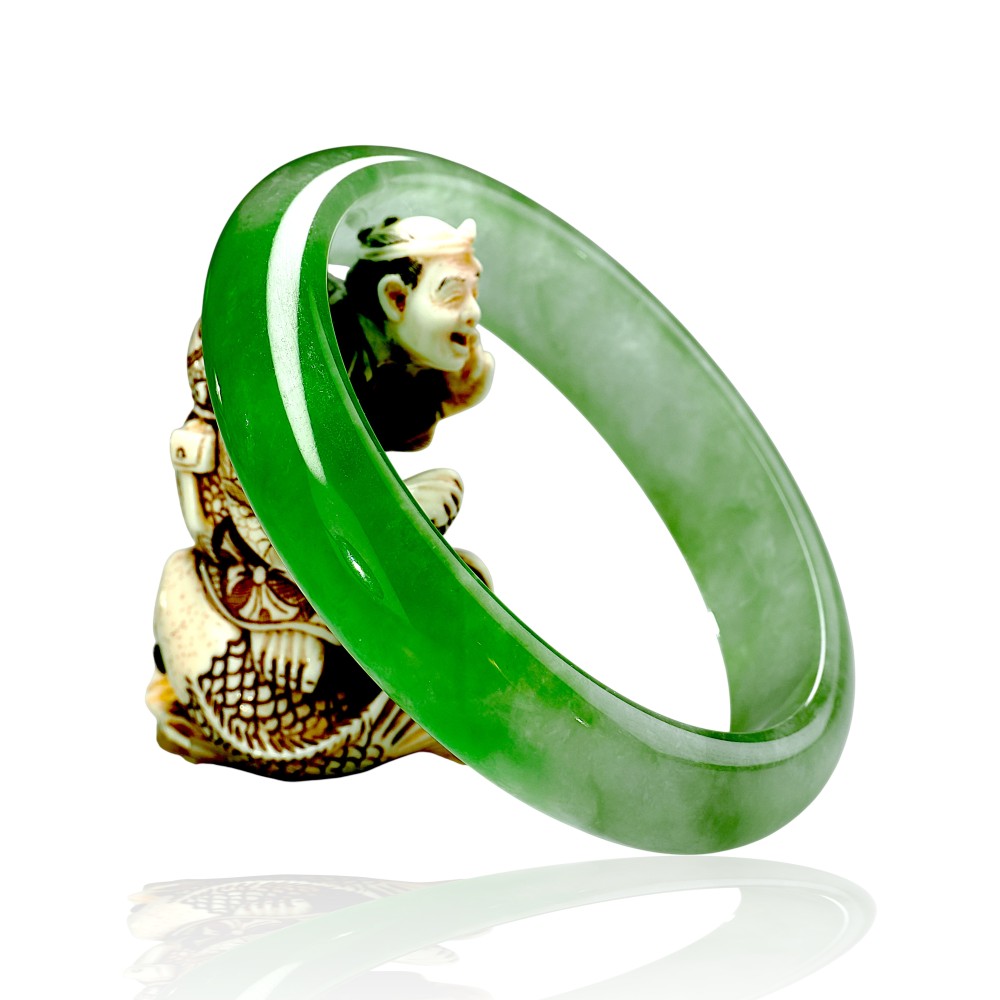 Solid Green Jade Bangle with Inner Diameter 60 to 80 mm