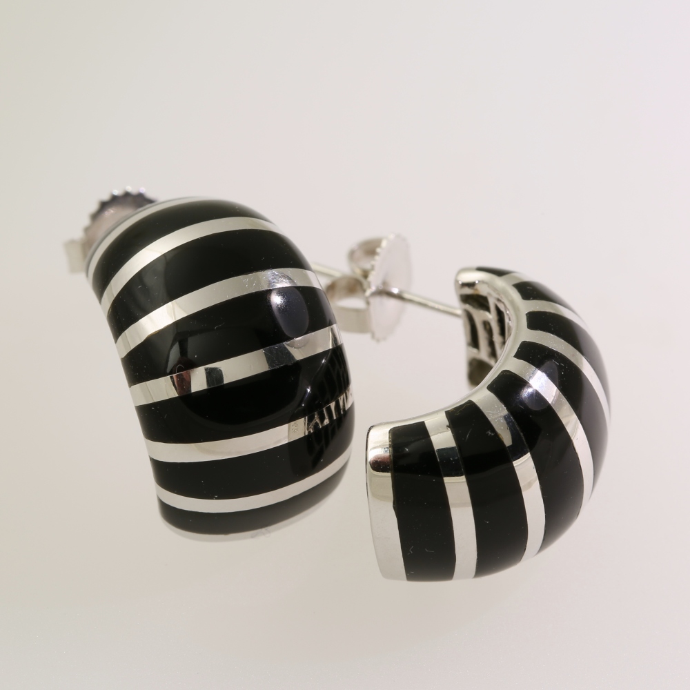 14K Gold Blue Lapis Earrings