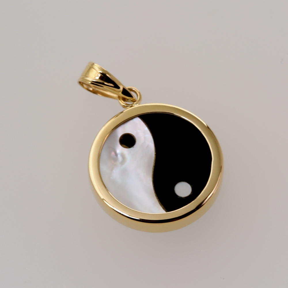 14K Gold Black Onyx Pendant