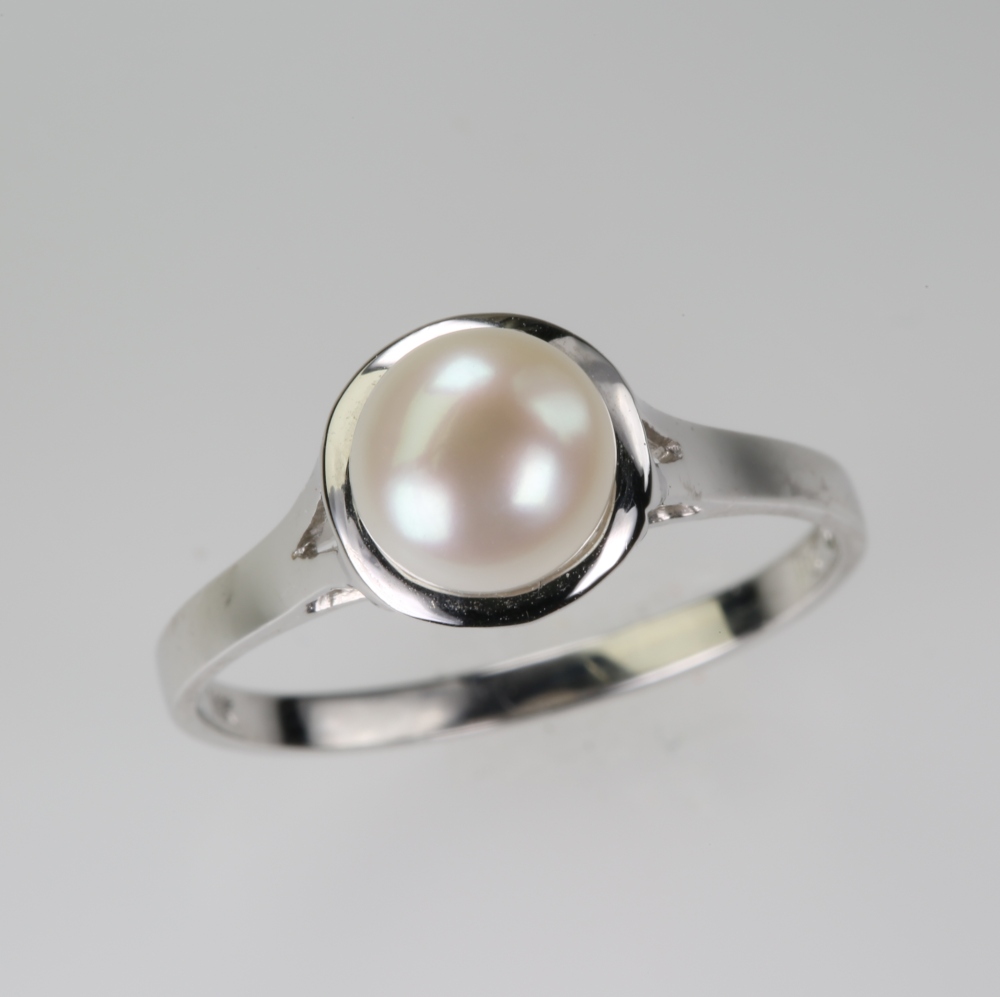 Solid 14K Gold Cultured Pearl Ring