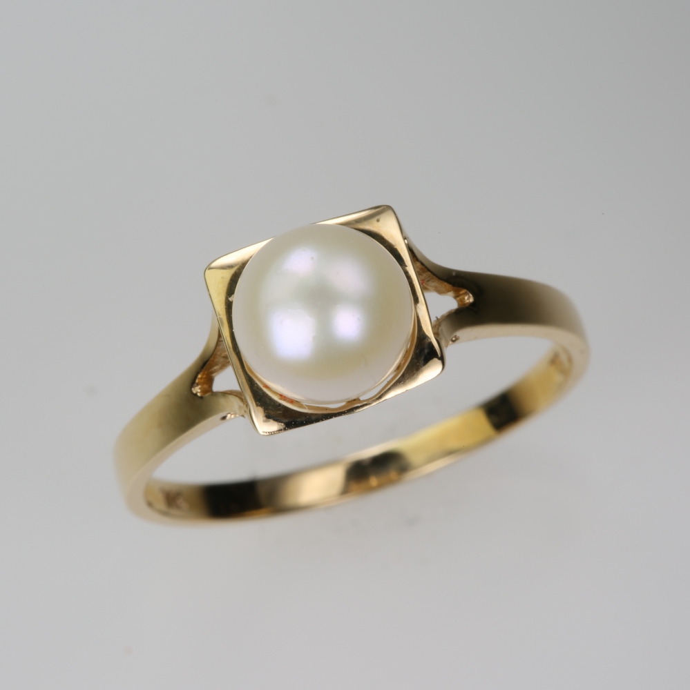 Solid 14K Gold Cultured Pearl Ring