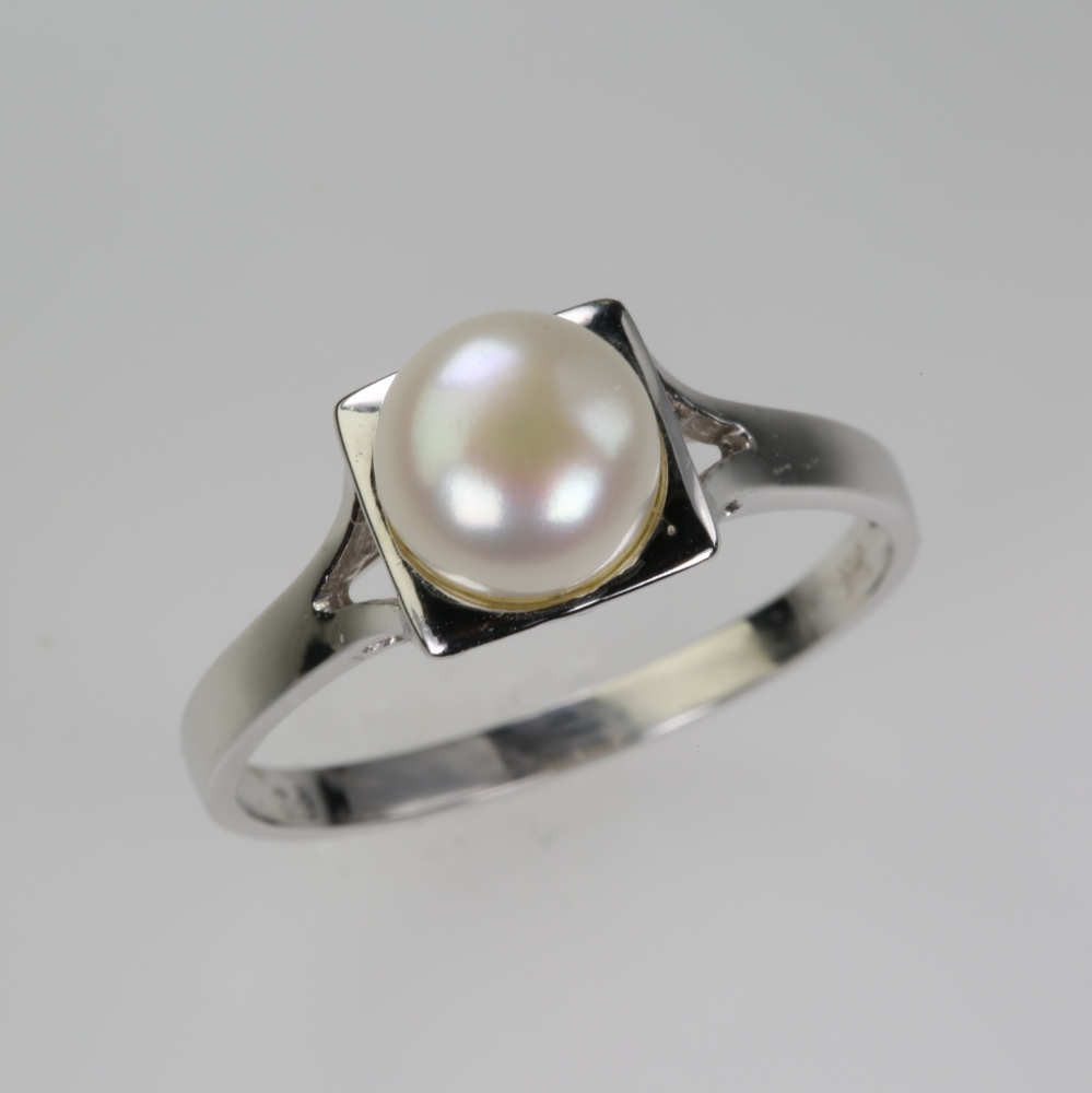 Solid 14K Gold Cultured Pearl Ring