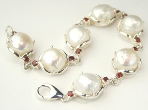 Solid 14K Gold Mabe Pearl Bracelet