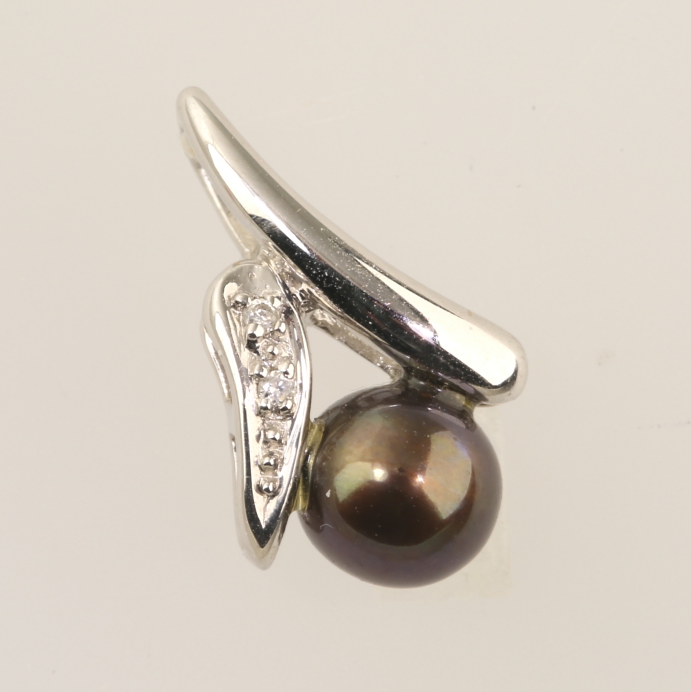 Solid 14K Gold Black Tahitian Pearl Pendant