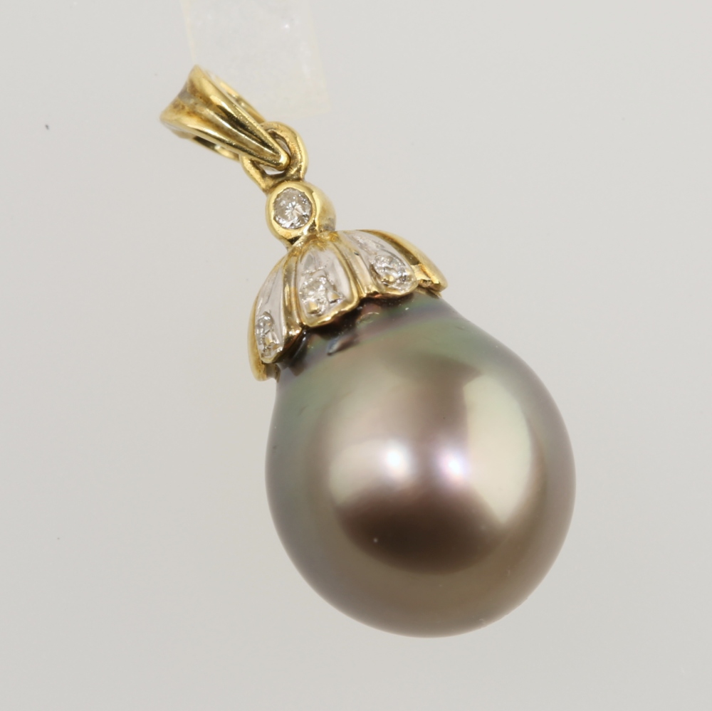 Solid 14K Gold Black Tahitian Pearl Pendant