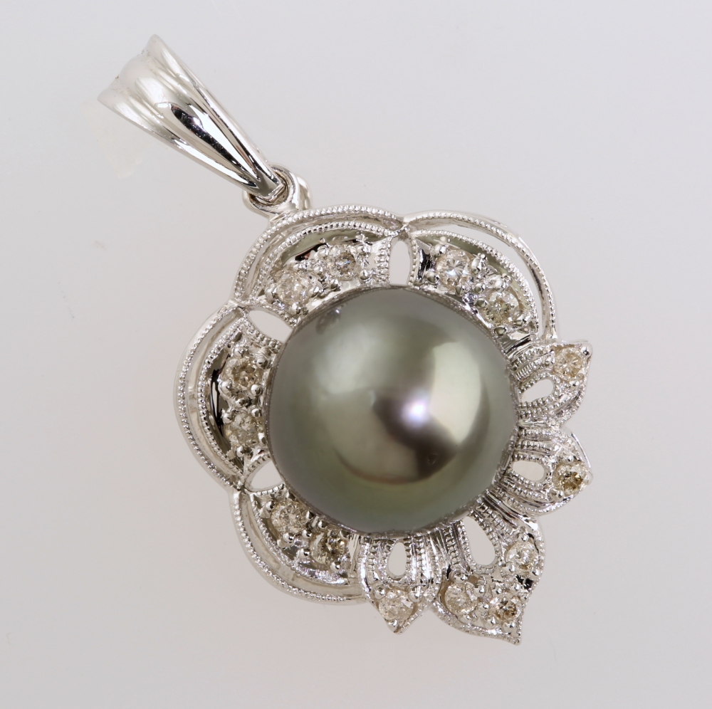 Solid 14K Gold Black Tahitian Pearl Pendant