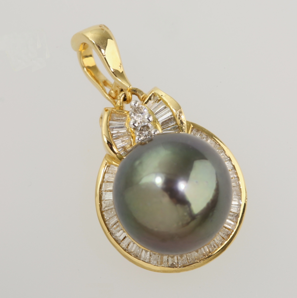 Solid 14K Gold Black Tahitian Pearl Pendant