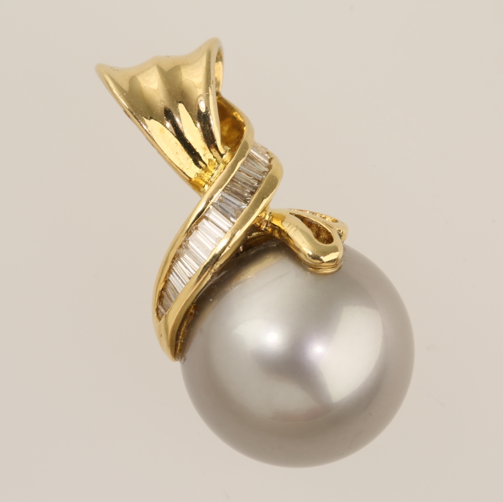 Solid 14K Gold Black Tahitian Pearl Pendant