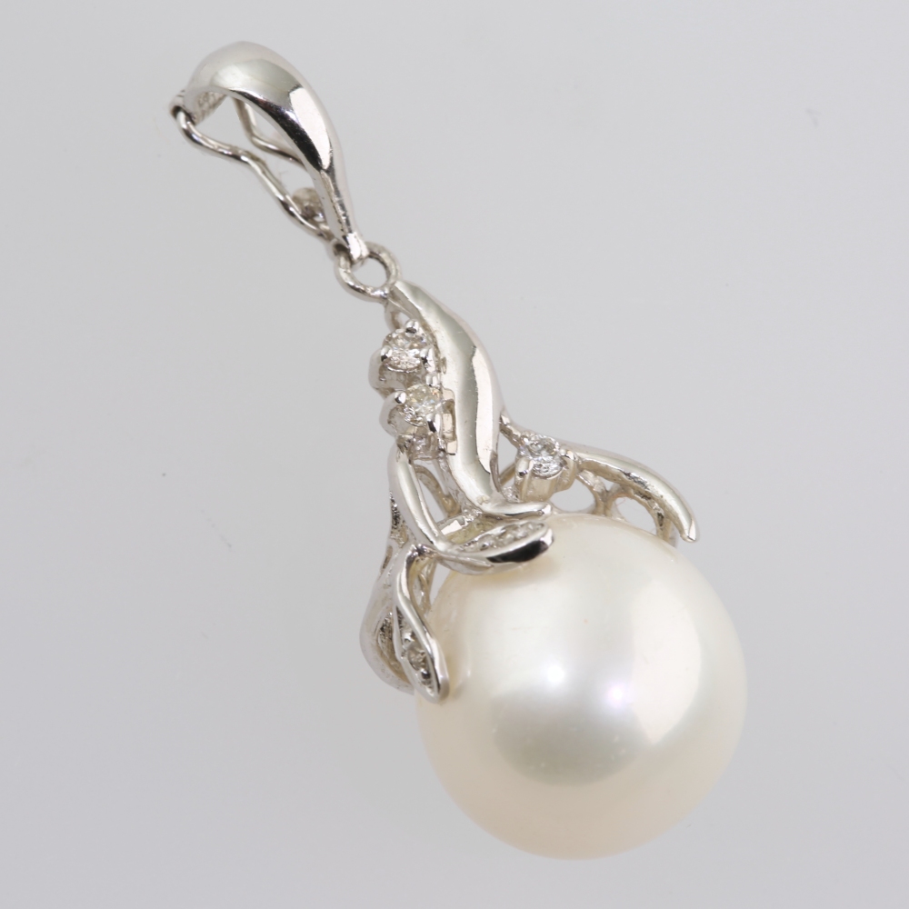 Solid 14K Gold South Sea Pearl Pendant