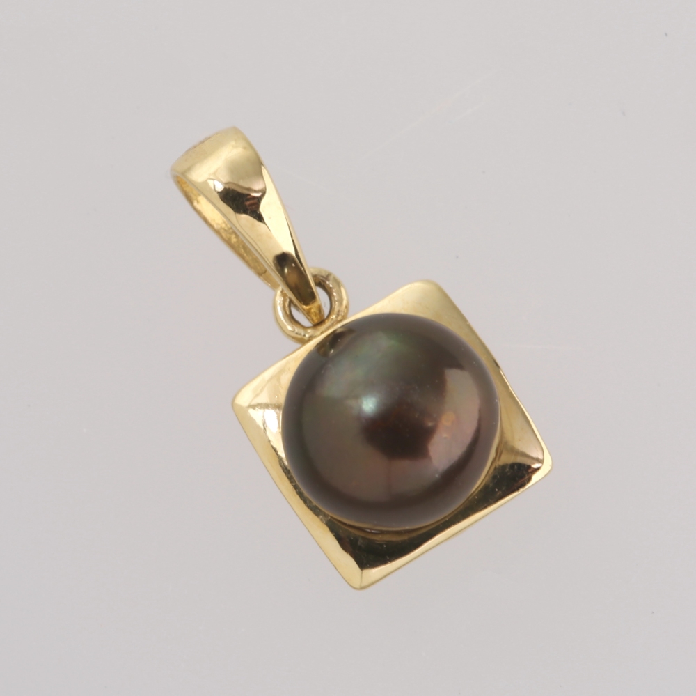 Solid 14K Gold Genuine Pearl Pendant