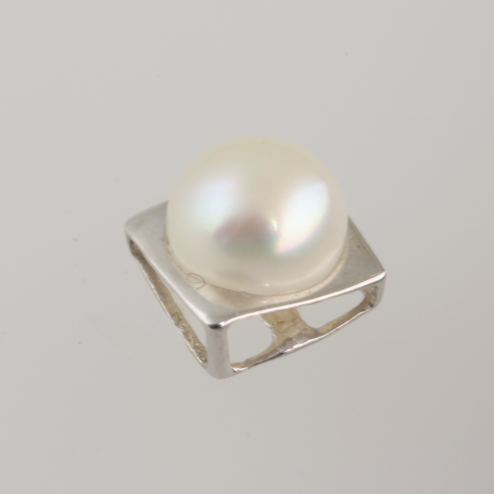 Solid 14K Gold Genuine Pearl Pendant