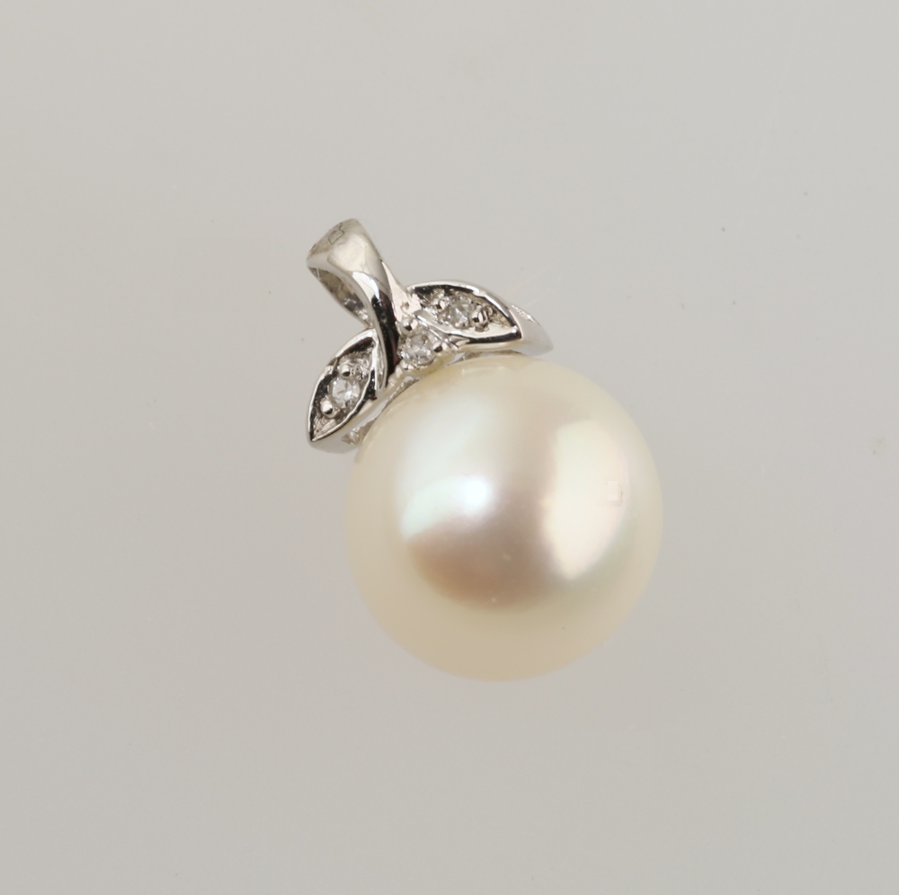 Solid 14K Gold Genuine Pearl Pendant