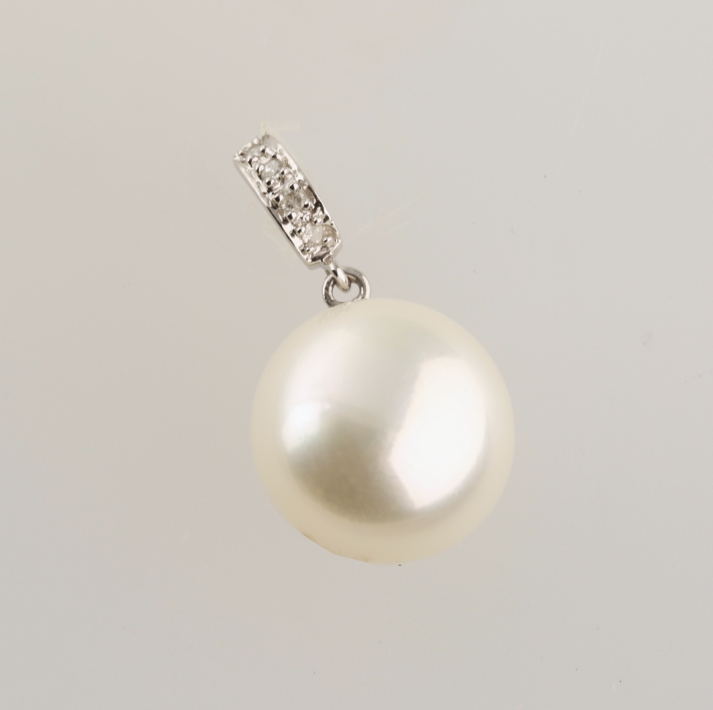 Solid 14K Gold Genuine Pearl Pendant