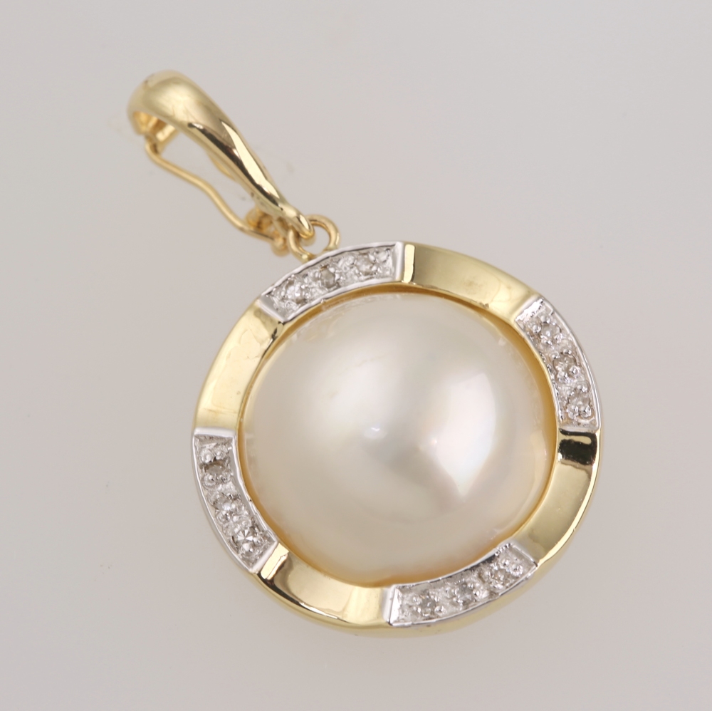 Solid 14K Gold Mabe Pearl Pendant