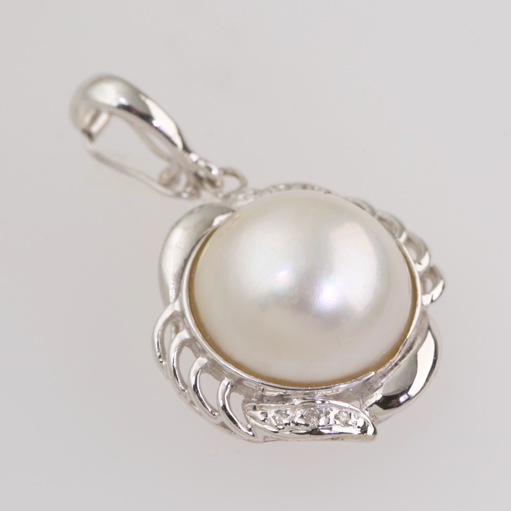 Solid 14K Gold Mabe Pearl Pendant