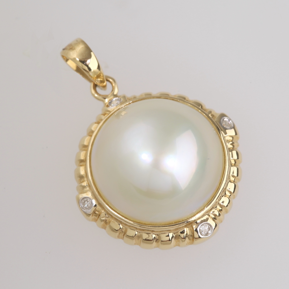 Solid 14K Gold Mabe Pearl Pendant