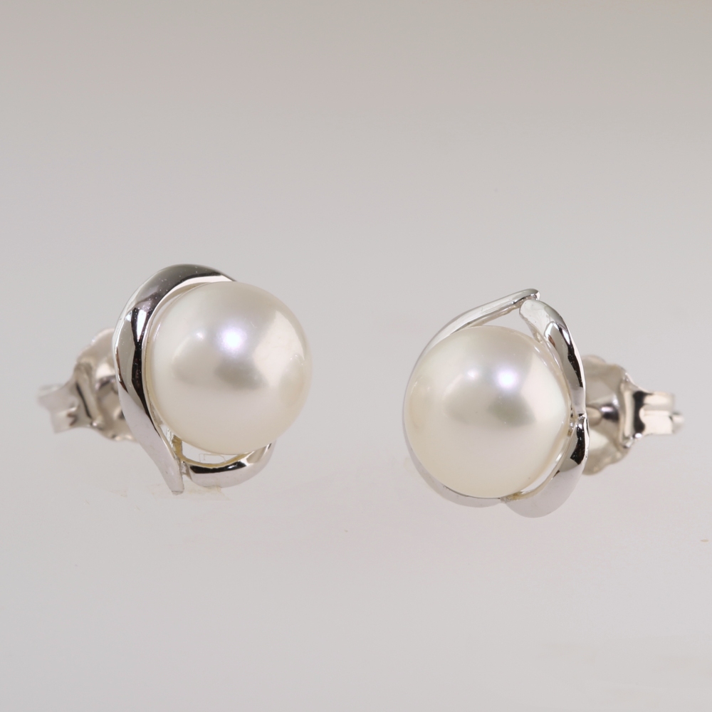 Solid 14K Gold Cultured Pearl Earrings