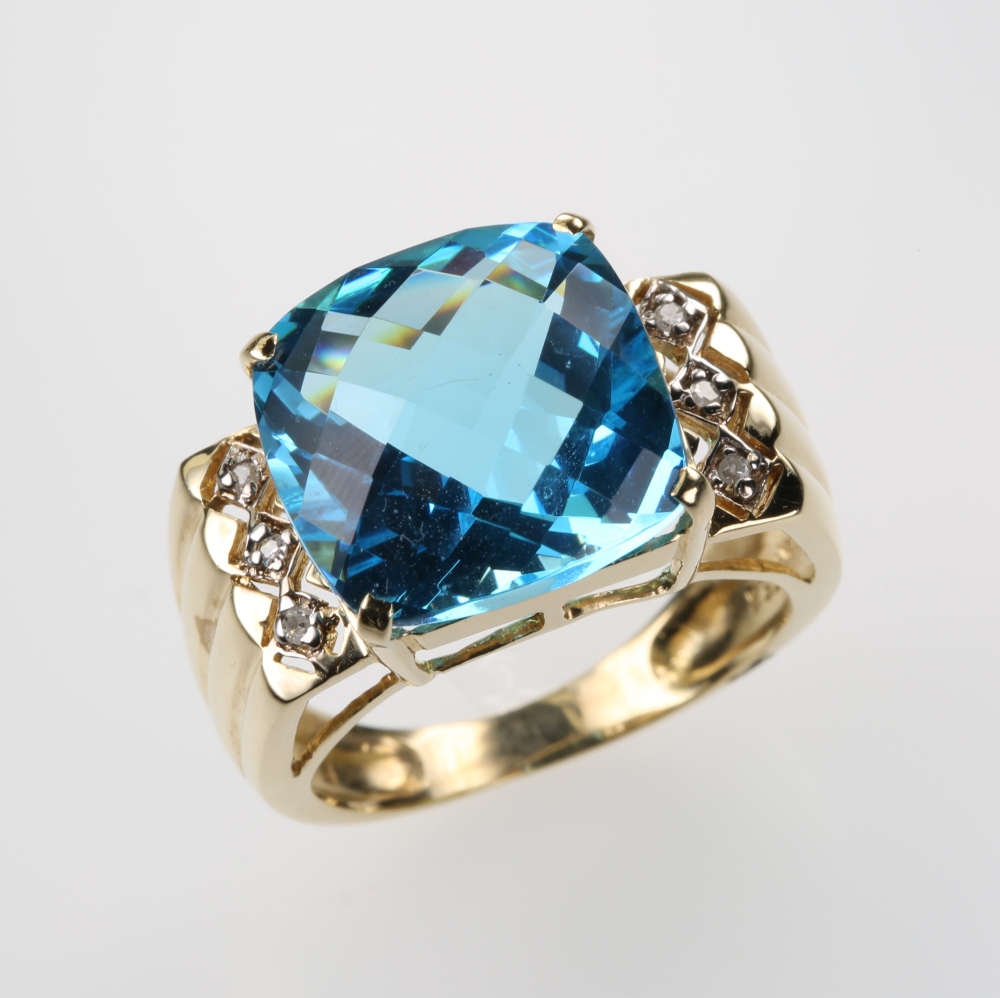 Solid 14 karat Gold Topaz Ring