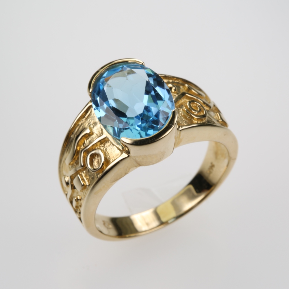Solid 14 karat Gold Topaz Ring