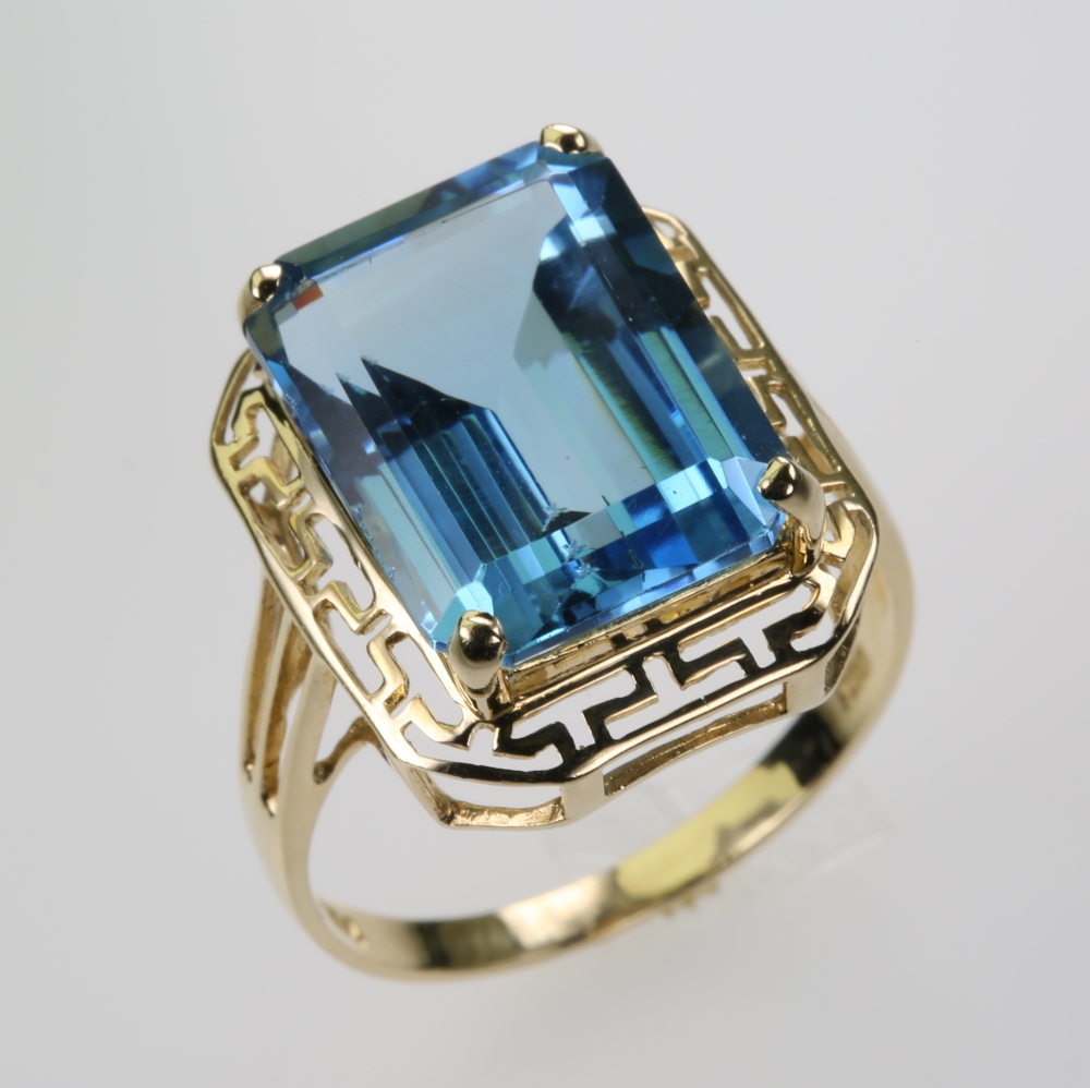Solid 14 karat Gold Topaz Ring