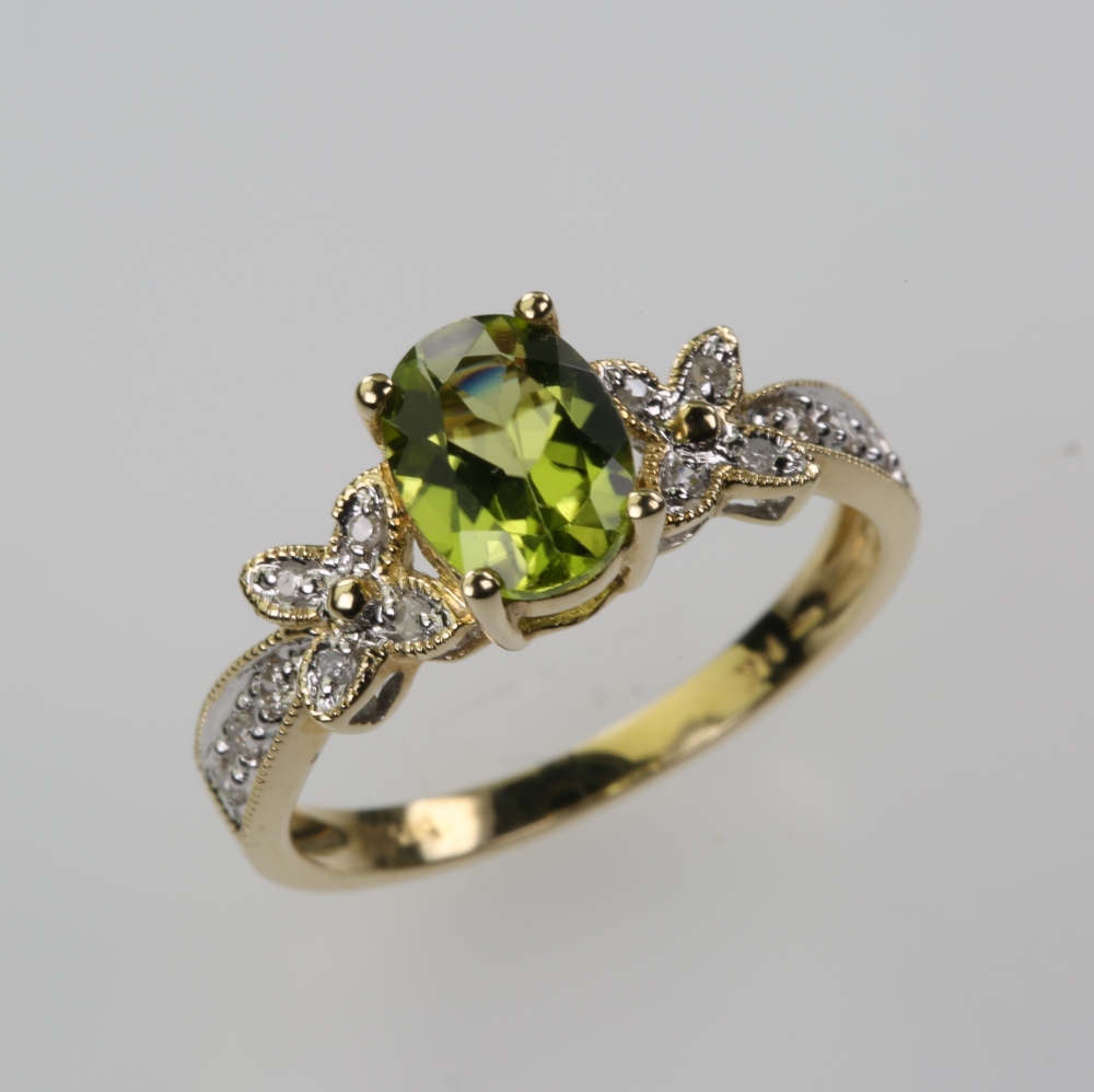14 Karat Gold Green Peridot Ring