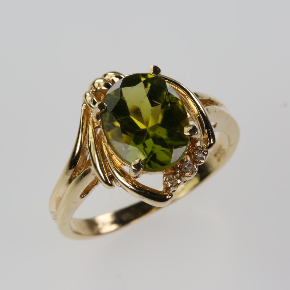 14 Karat Gold Green Peridot Ring
