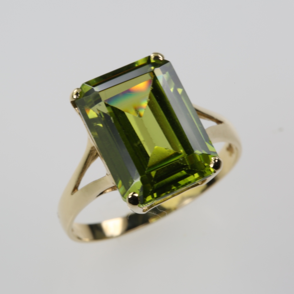 14 Karat Gold Green Peridot Ring