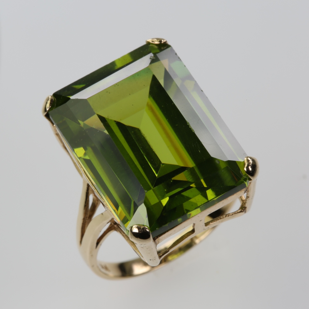 14 Karat Gold Green Peridot Ring
