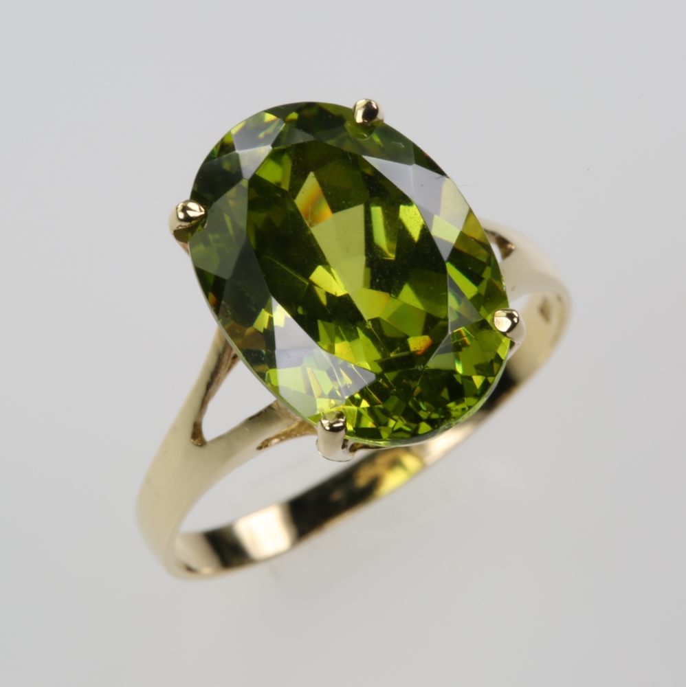 14 Karat Gold Green Peridot Ring