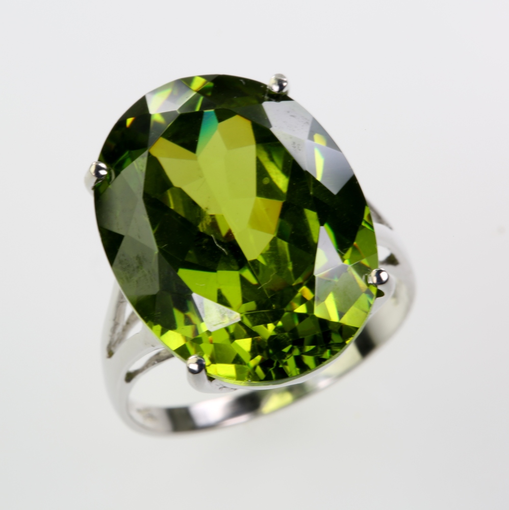 14 Karat Gold Green Peridot Ring