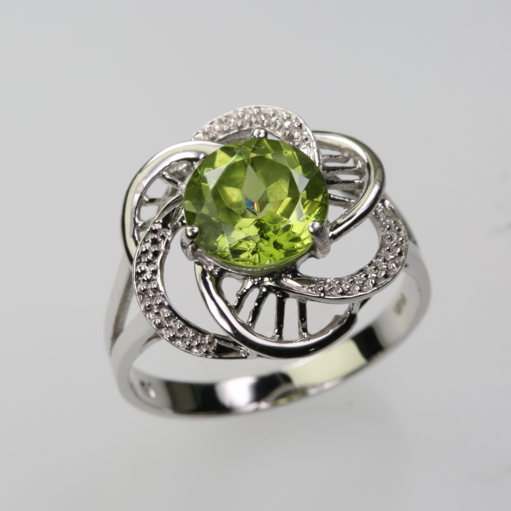 14 Karat Gold Green Peridot Ring