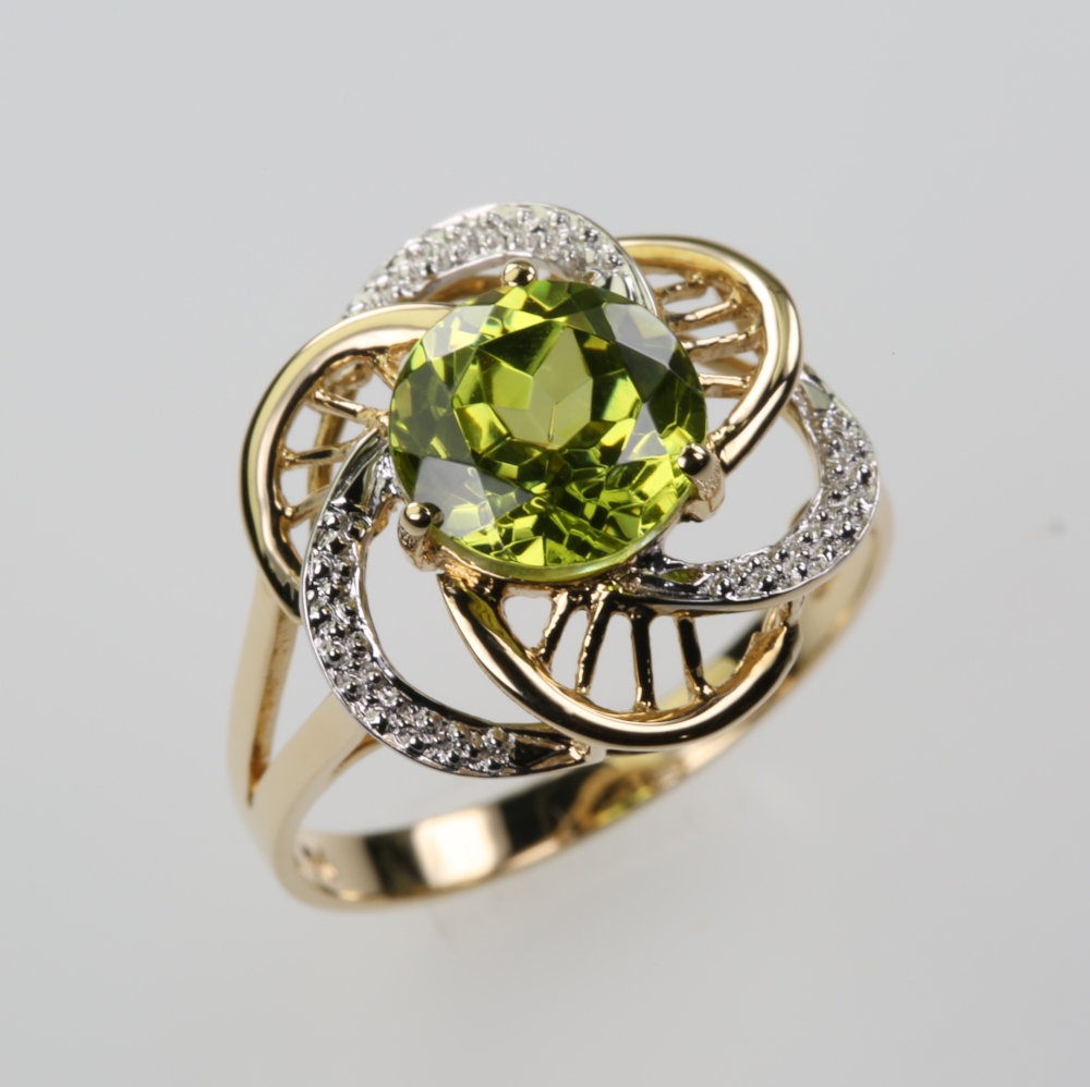 14 Karat Gold Green Peridot Ring