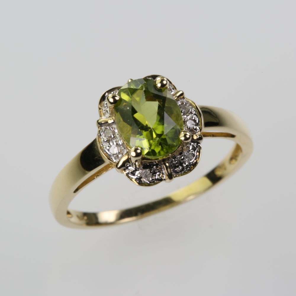 14 Karat Gold Green Peridot Ring
