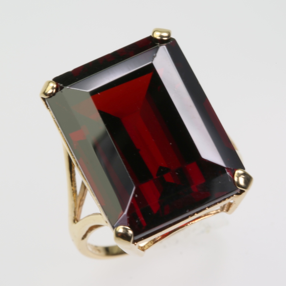 Solid 14 karat Gold Garnet Ring