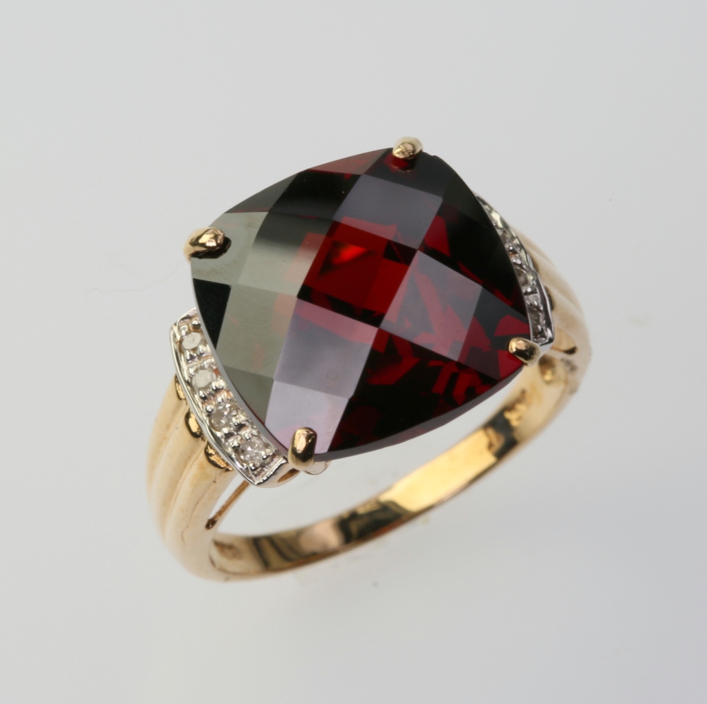 Solid 14 karat Gold Garnet Ring