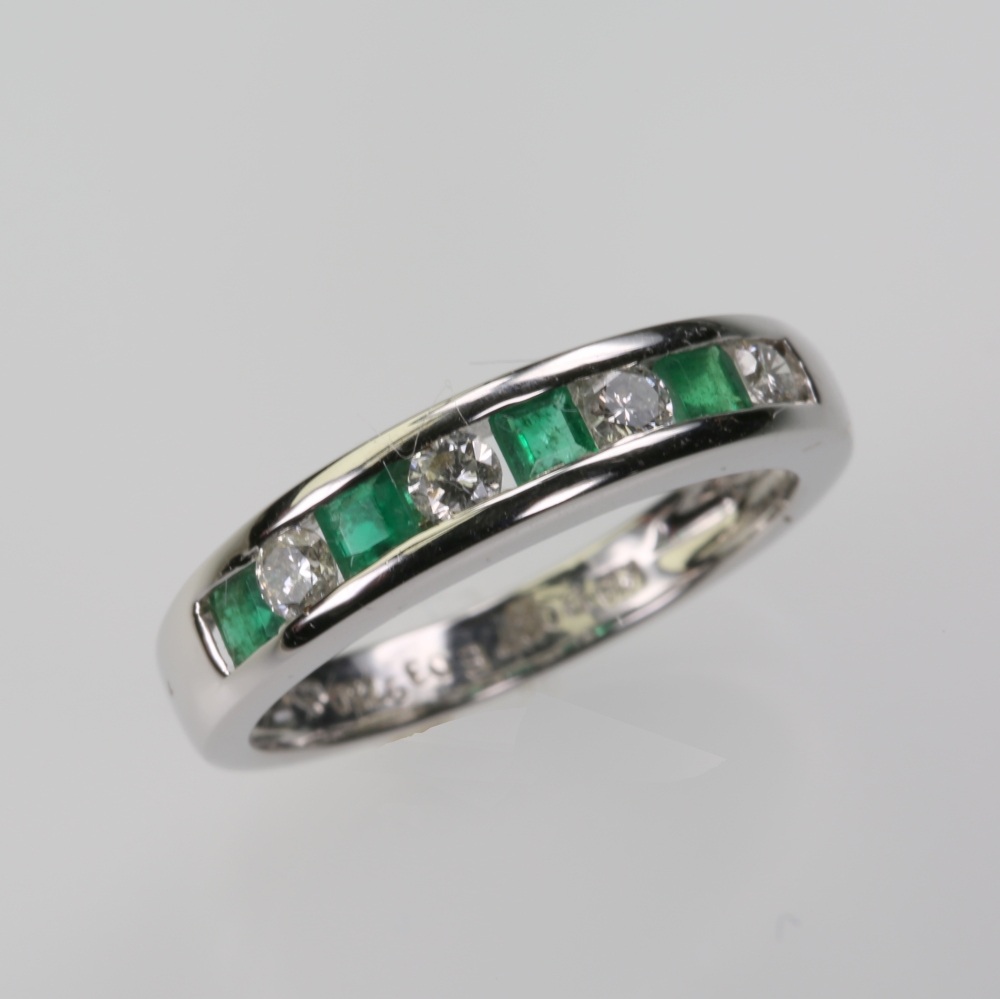 14 Karat Gold Emerald Ring
