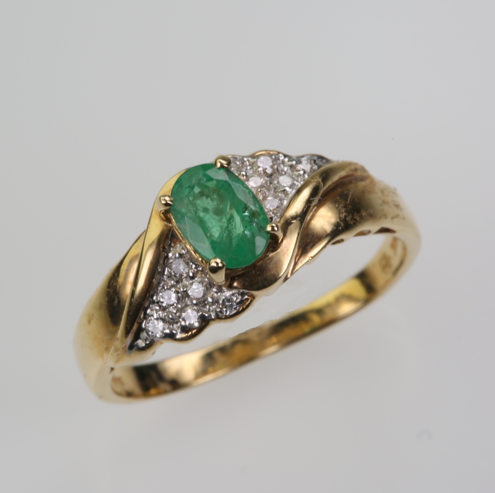 14 Karat Gold Emerald Ring