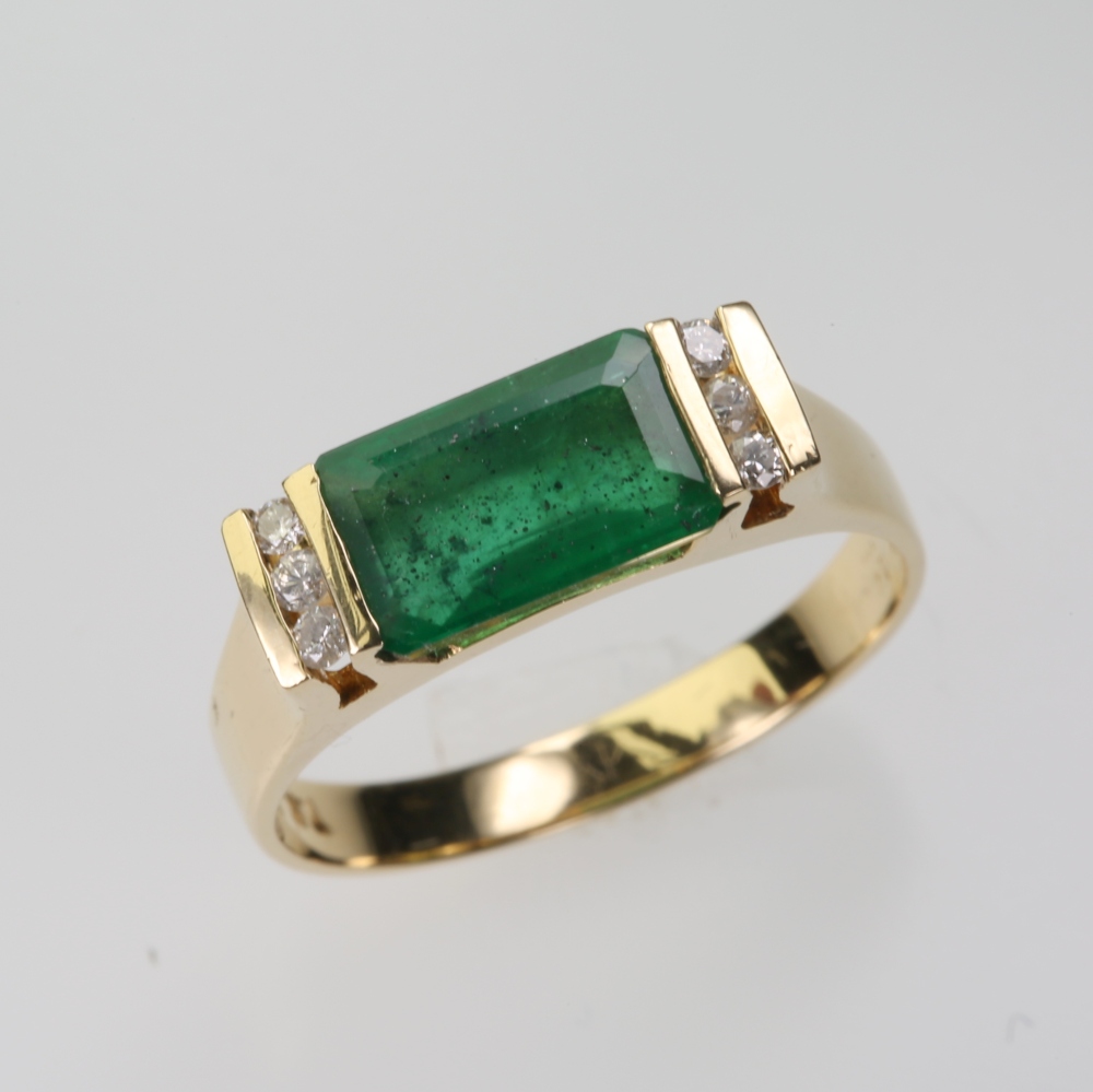 14 Karat Gold Emerald Ring