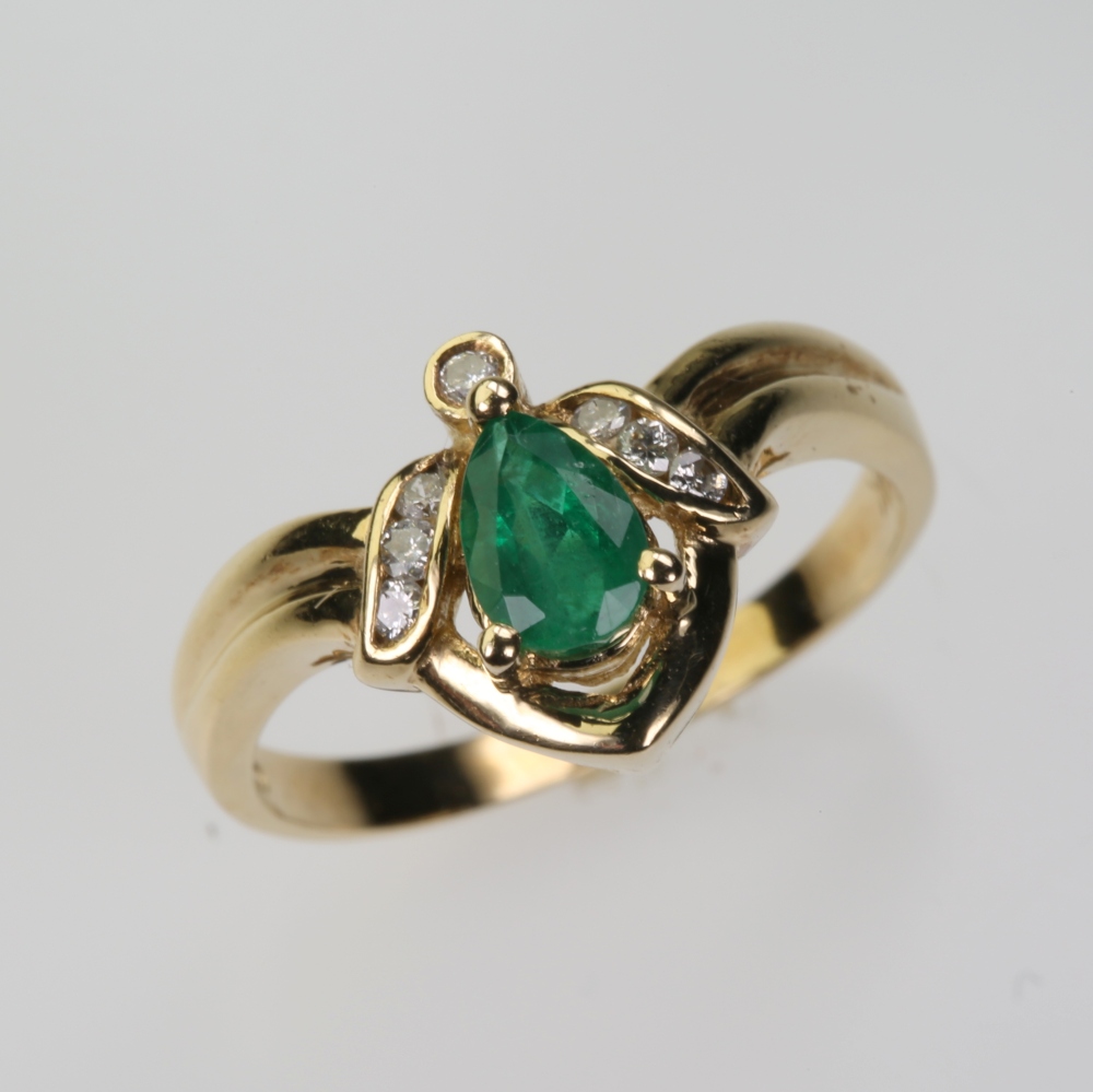 14 Karat Gold Emerald Ring