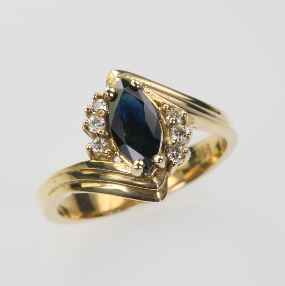 14 Karat Gold Sapphire Ring
