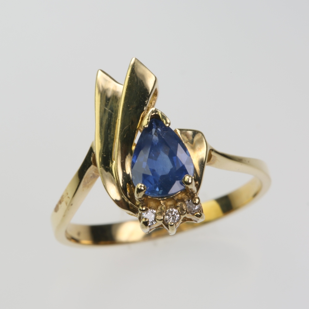 14 Karat Gold Sapphire Ring
