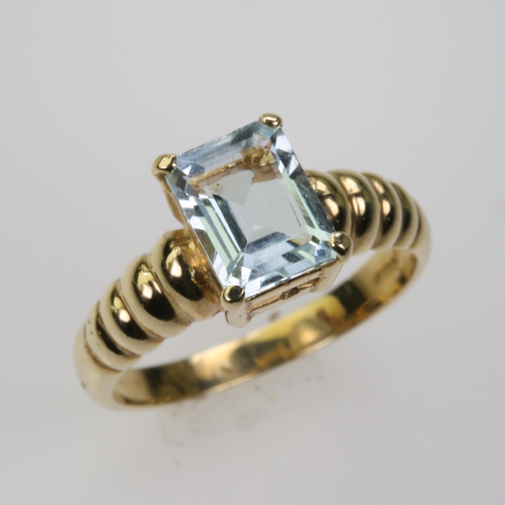 14 Karat Gold Aquamarine Ring