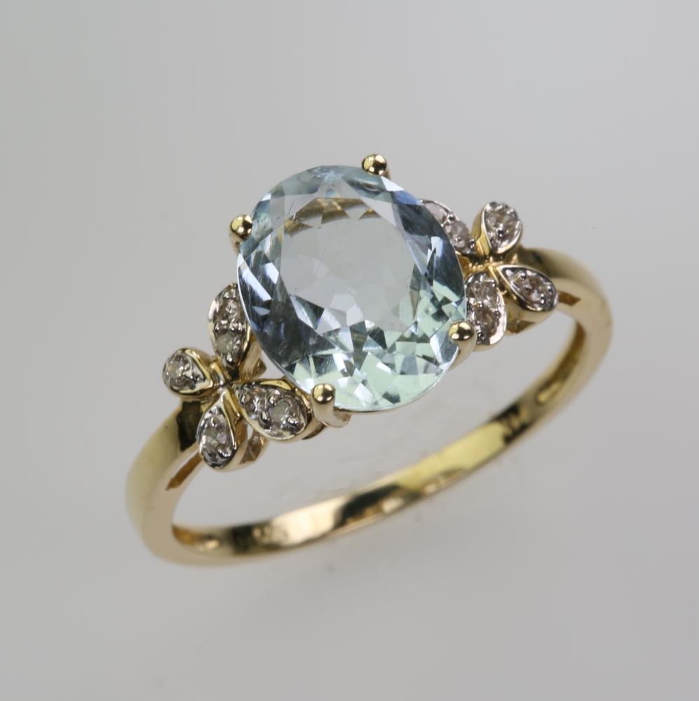 14 Karat Gold Aquamarine Ring