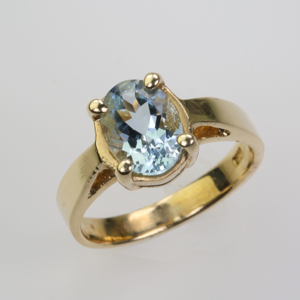 14 Karat Gold Aquamarine Ring