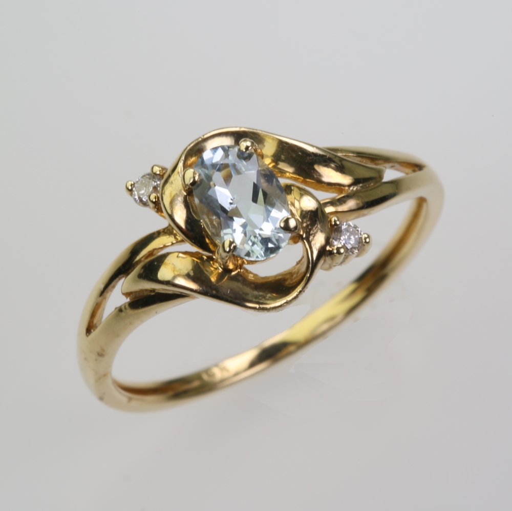 14 Karat Gold Aquamarine Ring