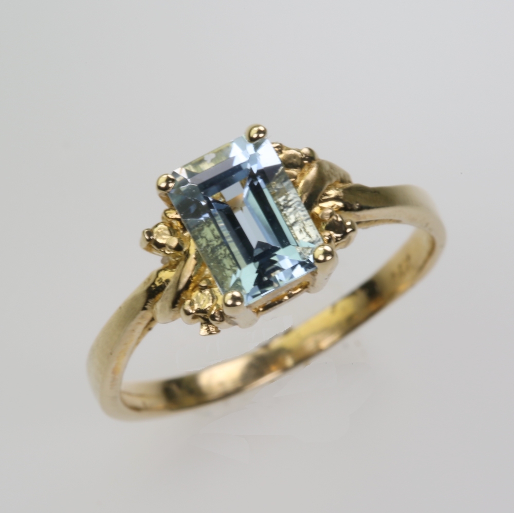 14 Karat Gold Aquamarine Ring
