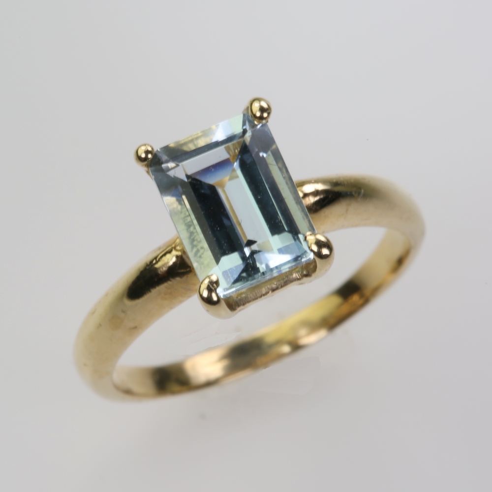 14 Karat Gold Aquamarine Ring