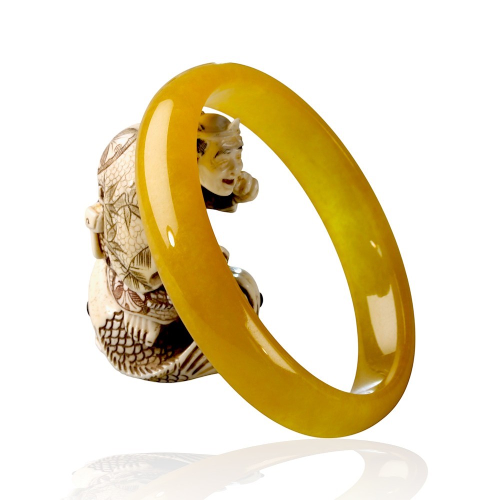 Classic Solid Yellow Jade Bangle - 59mm Inner Diameter