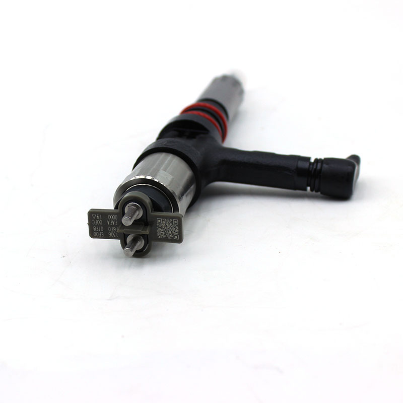 6245113100 Common rail fuel injector 6245-11-3100 (095000-6290); a diesel engine part for the SAA6D170E engine.,https://www.pandamanstore.com,6245113100 Common rail fuel injector 6245-11-3100 (095000-6290); a diesel engine part for the SAA6D170E engine.